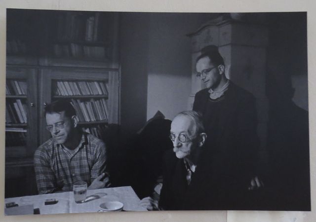 Dagmar Hochová zachytila v šedesátých letech otce Reynka s oběma syny v Petrkově