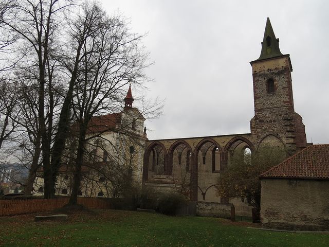 poutní kostel sv. Prokopa v Sázavě a torzo gotického kostela