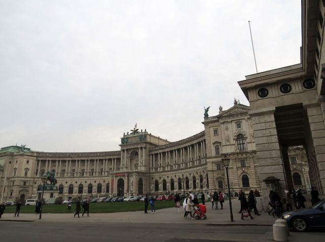 jedno z křídel Hofburgu