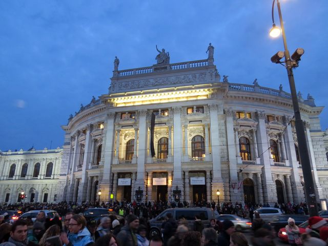 Burgtheater - Dvorní divadlo; www.svatosi.cz