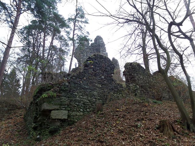 hrad byl založen roku 1340 Oldřichem z Valdeka
