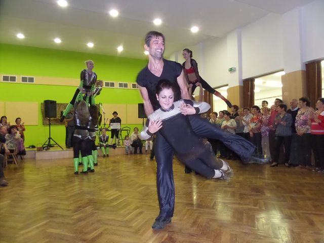 odvážné a atraktivní kreace tanečníků rokenrolu; foto L. Tomáš