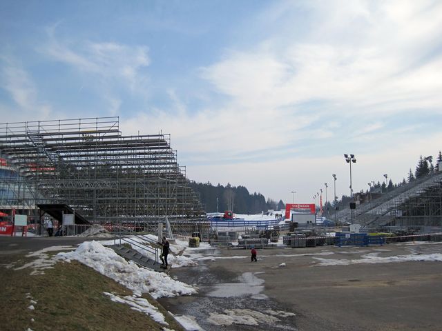 tribuny ve Ski areálu u Nového Města na Moravě; www.svatosi.cz