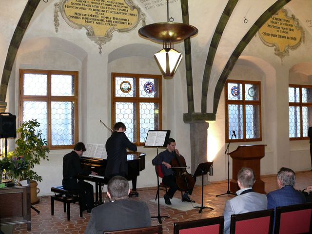trio z jihlavské ZUŠ - Jiří Zacha, klavír, Adam Ruschka, housle a Ondřej Molva, violoncello