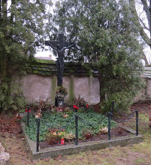 hrob Jakuba Demla na starém hřbitově v Tasově; www.svatosi.cz