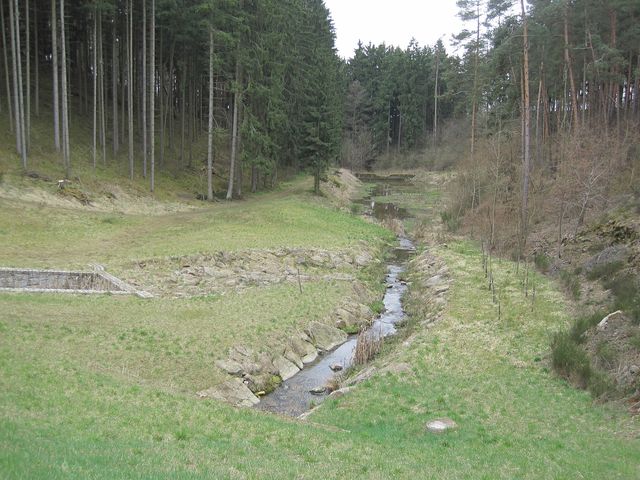trasa vycházky vedla kolem rybníků a potoků