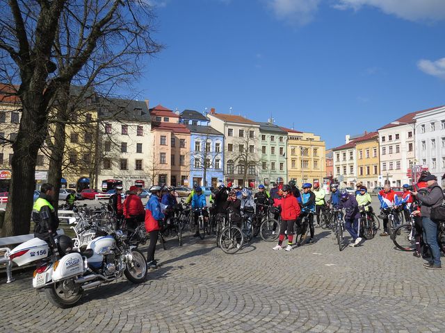 na jihlavské náměstí přijelo 70 cyklistů