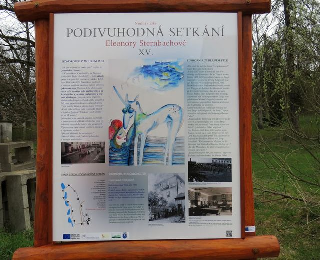text závěrečné infotabule je věnován znaku města Třeště - bílému jednorožci v modrém poli