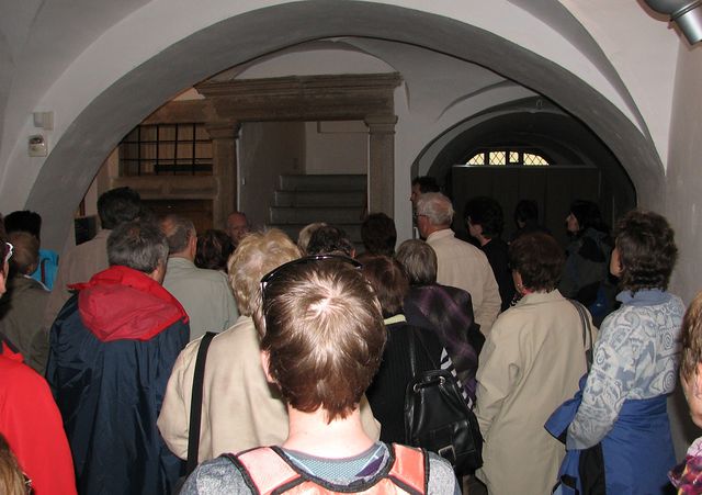vstupní síň, tzv. mázhaus v budově OGV, Komenského 10; foto F. Janeček