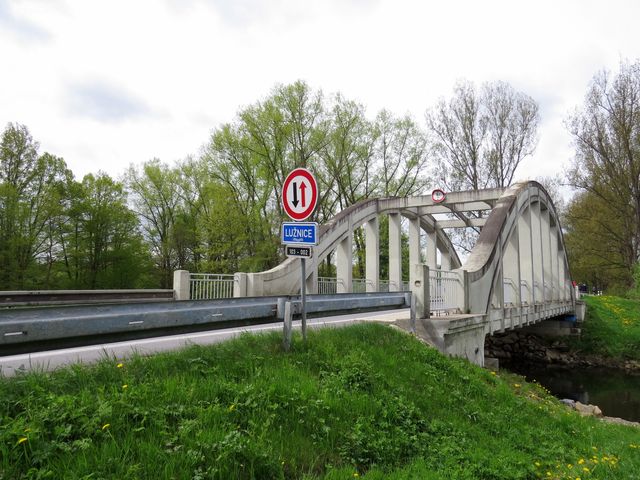 most přes Lužnici u Halámek