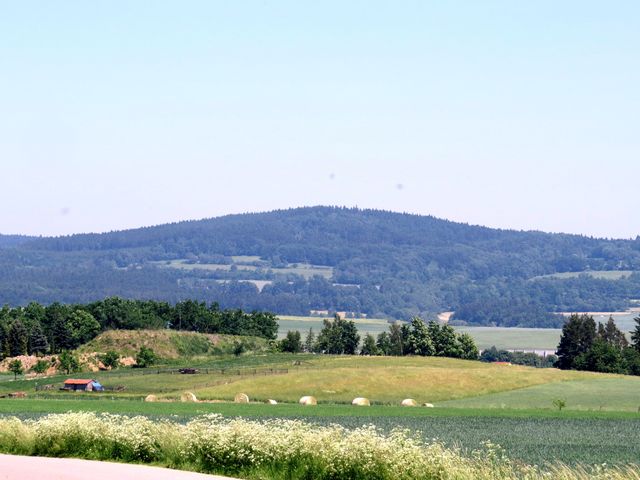 ústředním bodem kraje je Dědkovská hora; www.svatosi.cz