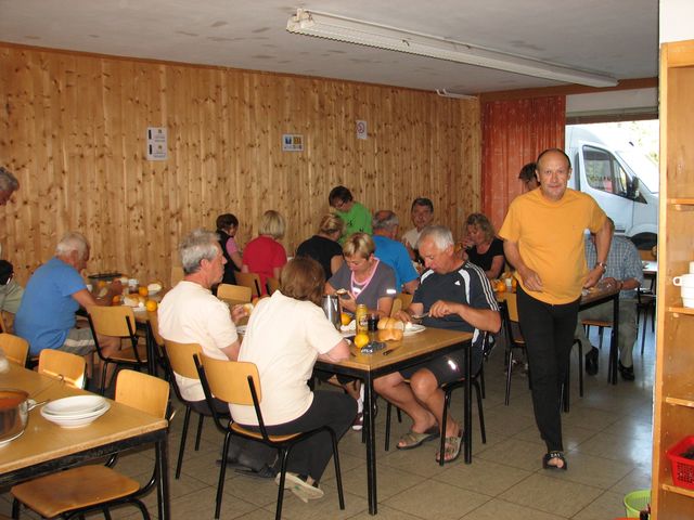 jídelna sloužila i jako společenská místnost; foto F. Janeček