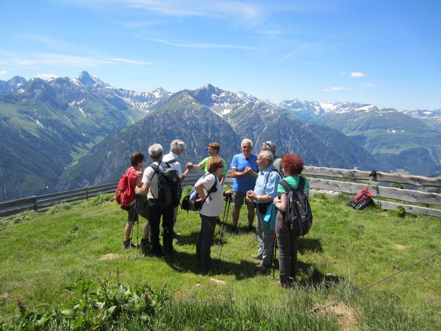 přivítání ve vrcholové zahrádce na Jöchelspitze; foto L. Bohatá