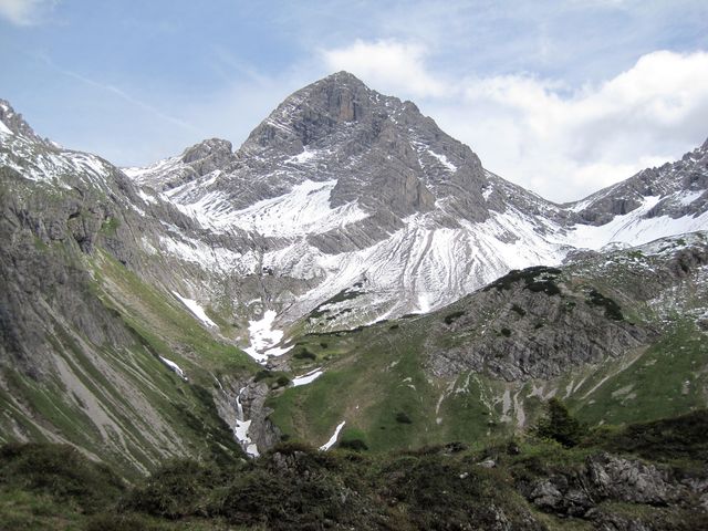 nejvyšší vrchol Allgäuských Alp Großer Krottenkopf (2 657 m) leží na rakouské straně