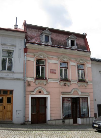 rodný dům spisovatelky Vlasty Pittnerové (1858-1925) - vlasteneckou rodinu navštěvovali B. Němcová a K. H. Borovský