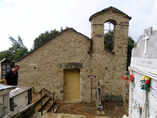 románská kaple sv. Michala na hřbitově i obce Castirla
