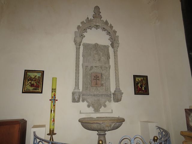 křtitelnice v kostele P. Marie Sněžné - Bonifacio