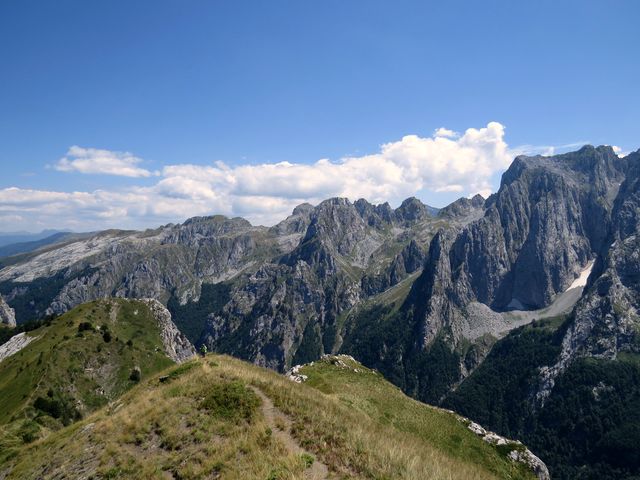pohoří Prokletije se rozkládá v Černé Hoře, Albánii a Kosovu