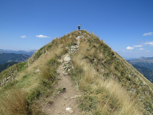 vrcholek hory Popadija, 2 057 m