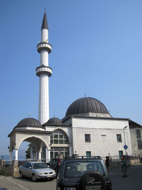 raketa minaretu nové Sultánské mešity v Plavu