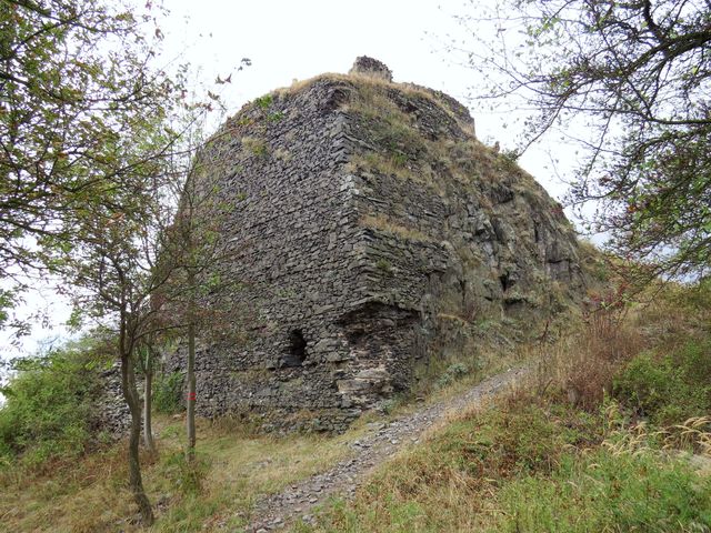 zřícenina hradu Košťálov