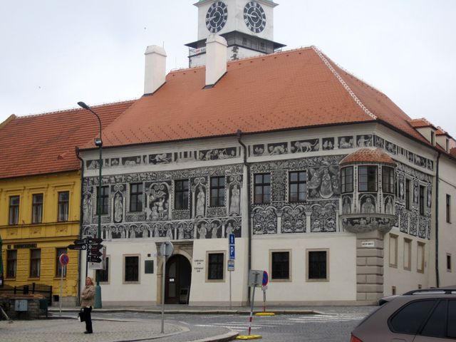 Malovaný dům na Karlově náměstí v Třebíči; www.svatosi.cz