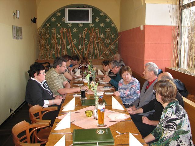 pozdní pracovní oběd - hodnocení průběhu konference; foto F. Janeček