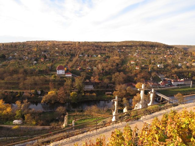 Kraví hora z terasy u Rajské vinice pod kostelem sv. Mikuláše