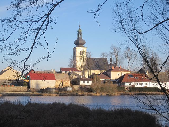 stonařovské "hradčany" - kostel sv. Václava byl postaven při vzniku obce