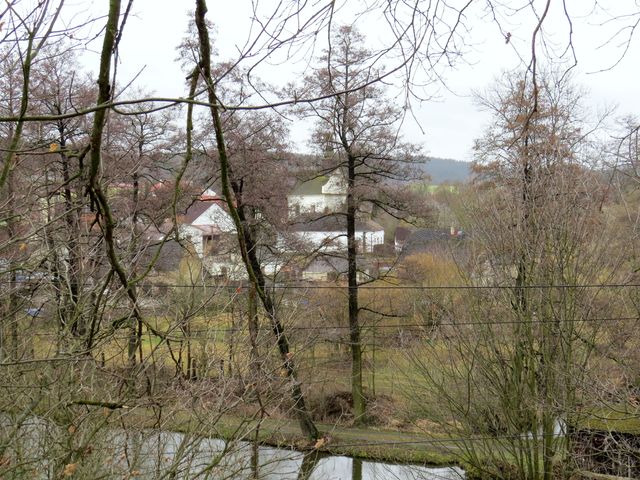 výhled z návrší na ves Kostelec výhled z návrší na ves Kostelec