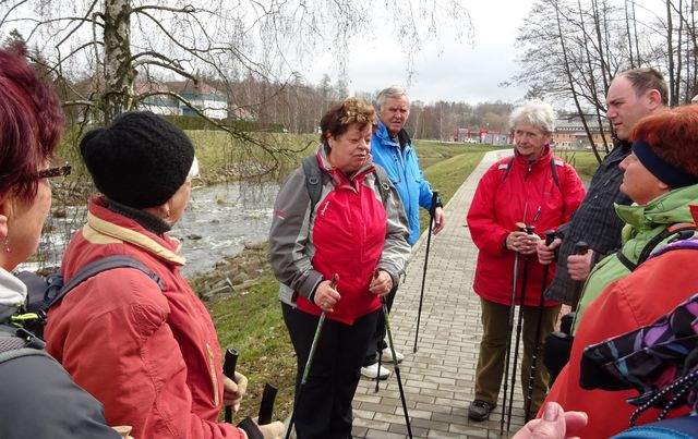 Jitka Korbelová informuje o Priessnitz walking, což je nově vzniklý druh klimatoterapie