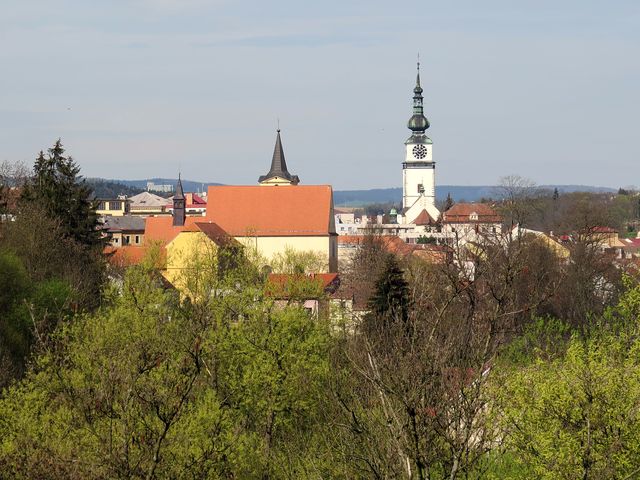 třebíčské věže: kostel Proměnění Páně a věž kostela sv. Martina; www.svatosi.cz