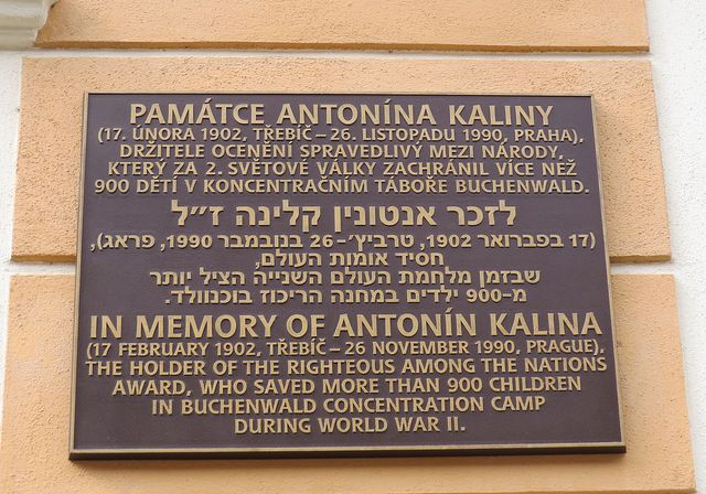 pamětní deska Antonínu Kalinovi na bývalé židovské škole v Třebíči