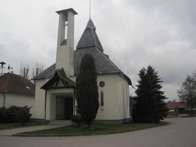 kaple sv. Jana Nepomuckého v Meziříčku je z roku 1998; www.svatosi.cz