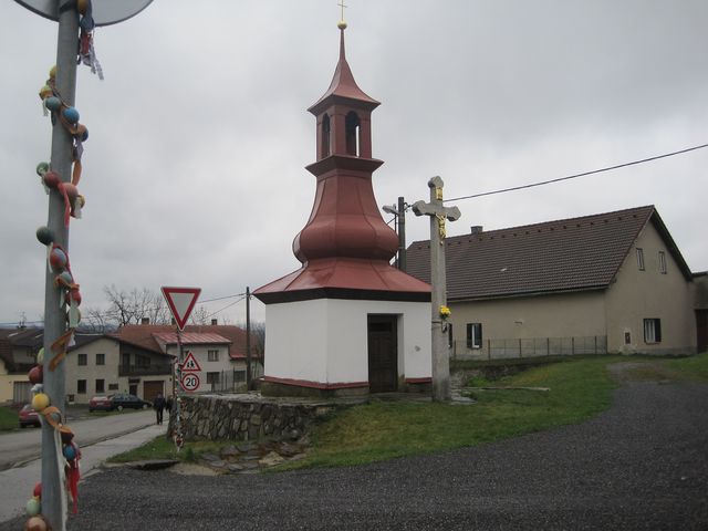 kaplička Panny Marie z poloviny 19. století v obci Rosička