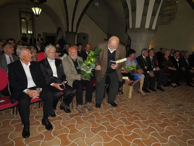 v gotickém sále panovala slavnostní atmosféra; www.svatosi.cz
