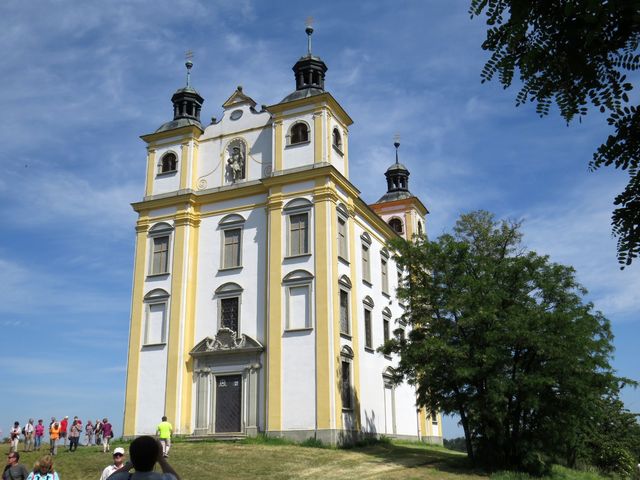 kaple sv. Floriána pod modrou oblohou je vděčným objektem fotografů
