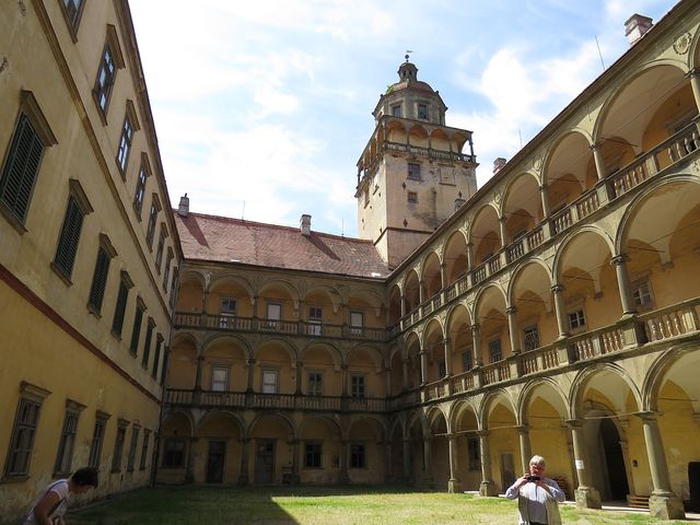nádvoří renesančního zámku Moravský Krumlov