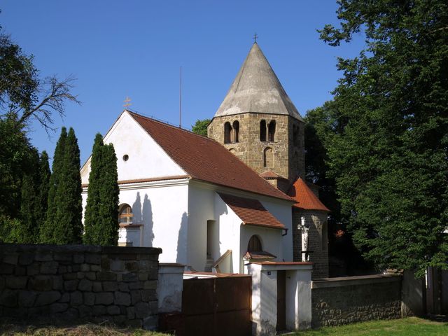 kostel sv. Petra a Pavla v Řeznovicích