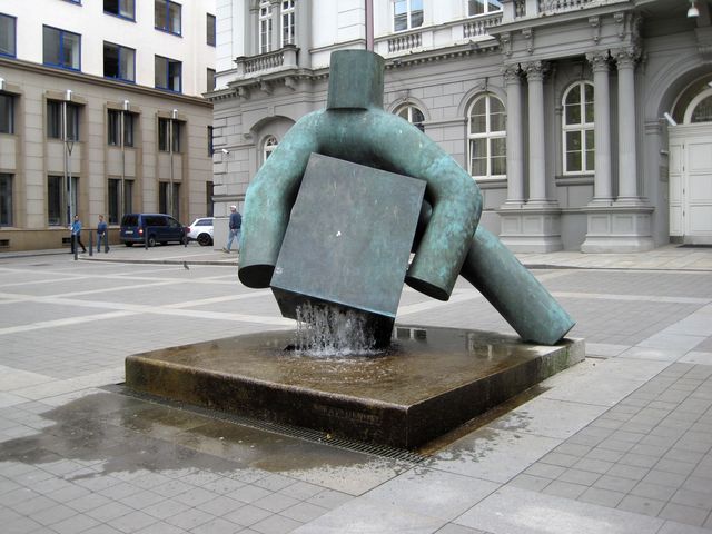 socha Spravedlnosti je dílem Maria Kotrby