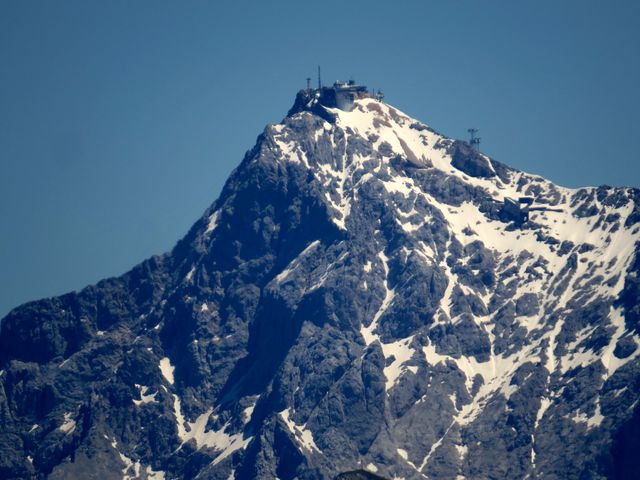 vrchol Zugspitze a trasa výstupové cesty viděná z opačné strany nežli loni