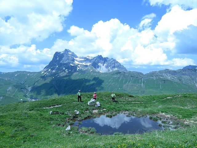 nebe sestoupilo na hladinu jezírka; Geißhorn (2 356 m)