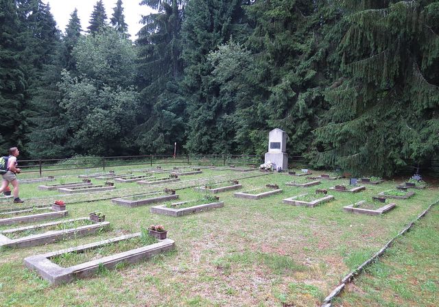 sedlo Tlstý javor - na hřbitově jsou pohřbeny oběti 2. světové války