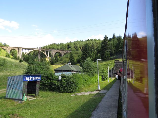 Telgártský viadukt, vlak vjíždí do tunelové smyčky