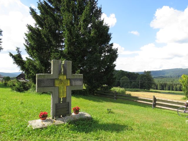 kříž na hřbitově na Novém Světě