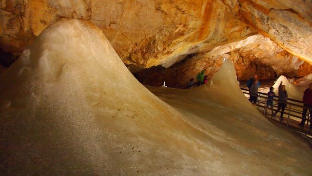 návštěva jeskyně je úžasným zážitkem; foto Jaroslav Hustý