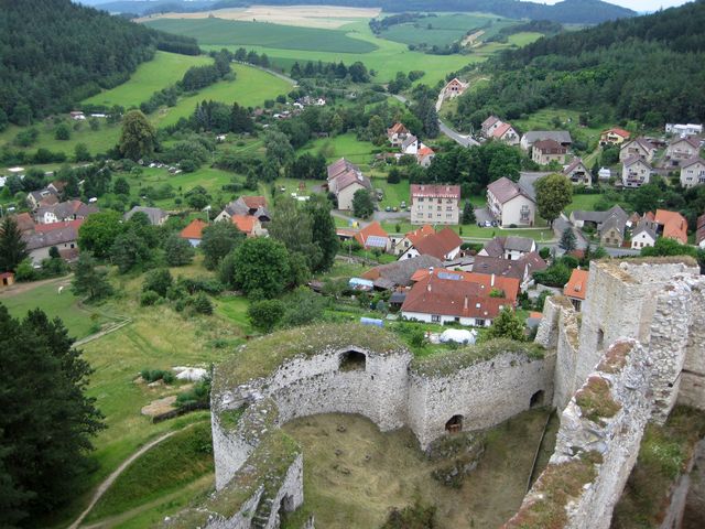 přestavba hradu prý byla prováděna pod dohledem slavného architekta Benedikta Rejta