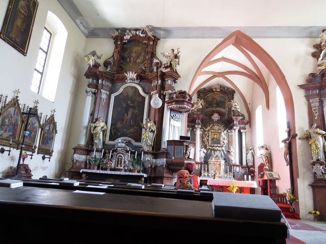 interiér kostela sv. Vincence v Doudlebech