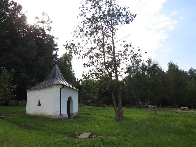 kaple nad léčivým pramenem u poutního kostela