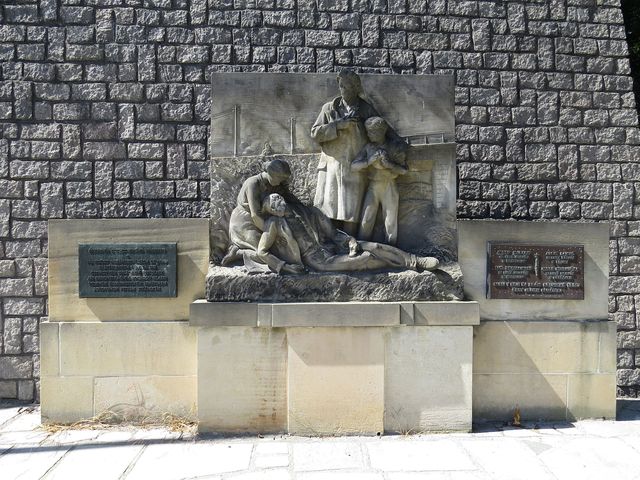 památník obětem střelby u duchcovského viaduktu